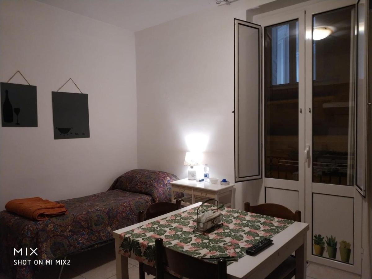 Camere Simili A Ostello Solo Per Uomini - Hostel-Like Rooms Only For Man Taranto Exterior foto